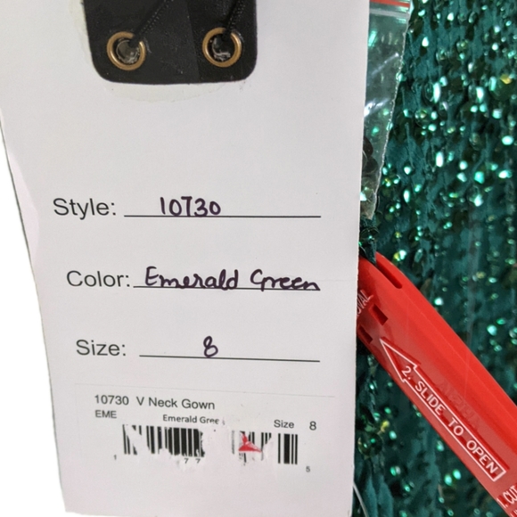 Mac Duggal Emerald Green Sequined Plunging Surplice Evening Gown Size 8 - Picture 11 of 14
